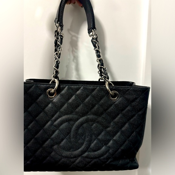 Authentic Chanel Grand caviar Shopper - Picture 2 of 10